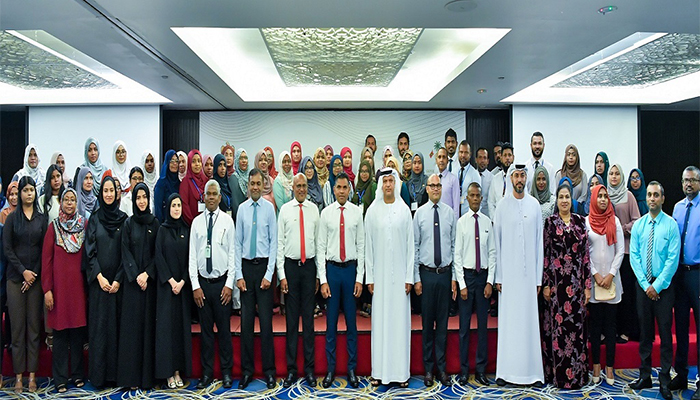 حكومة الإمارات تعزز قدرات موظفي حكومة المالديف في مجال تطوير الخدمات